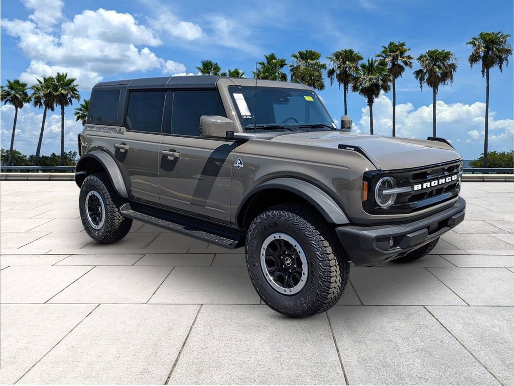 New 2025 Ford Bronco Outer Banks w/ Sasquatch Package AWD/4WD image 1