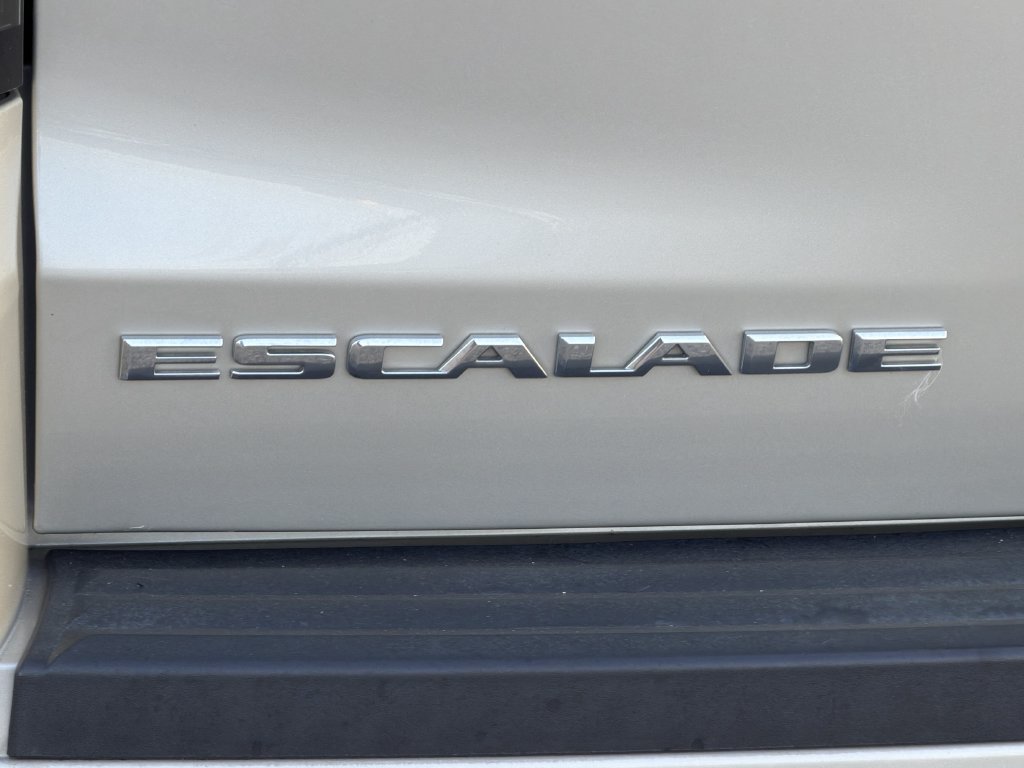 Used 2017 Cadillac Escalade Premium Luxury RWD image 9