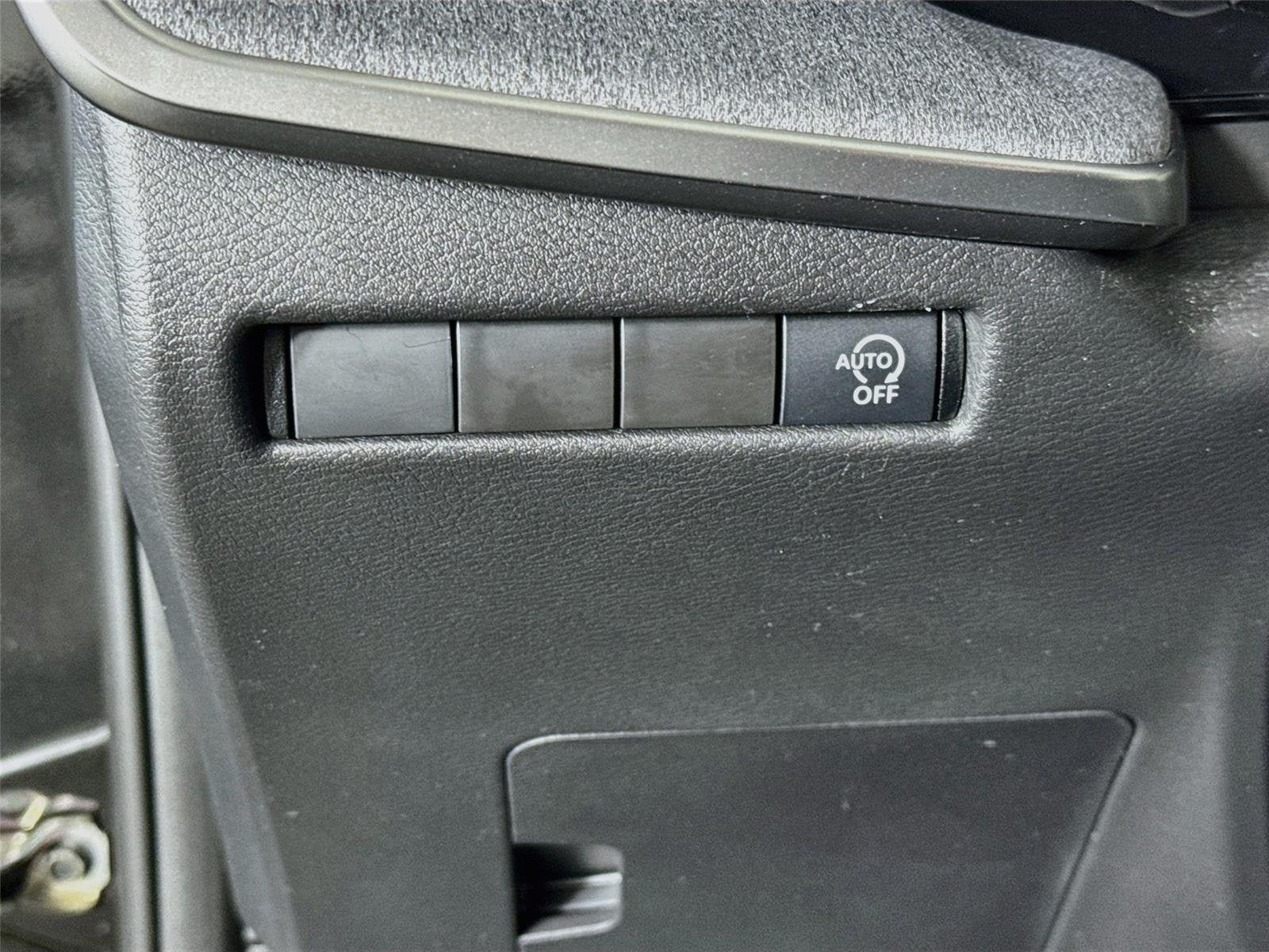 Certified 2025 Nissan Kicks SV FWD image 10