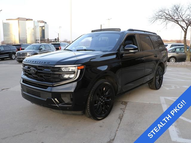 Used 2025 Ford Expedition Platinum w/ Stealth Appearance Package AWD/4WD image 2