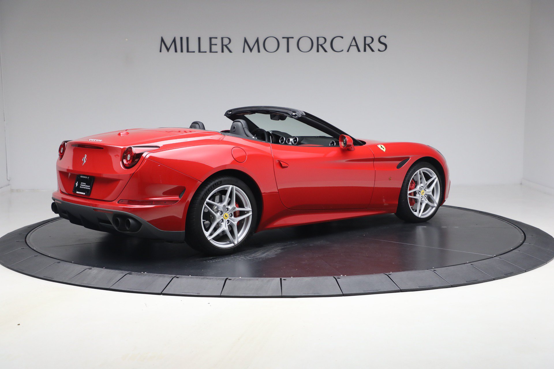 Certified 2017 Ferrari California T RWD image 7