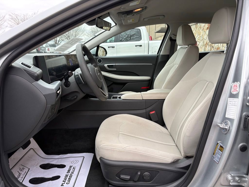 Used 2025 Hyundai Sonata SEL FWD image 17