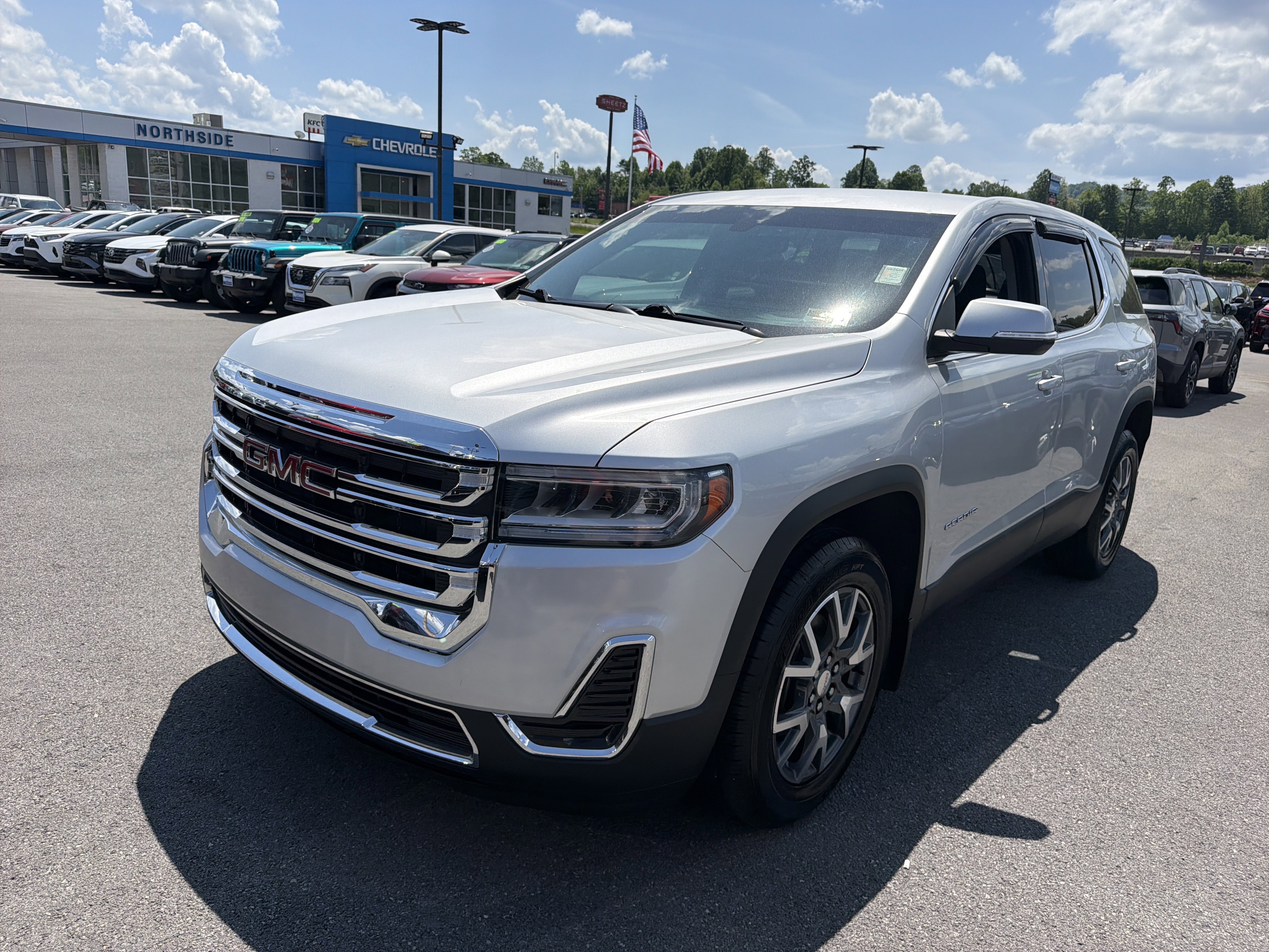 Used 2020 GMC Acadia SLE AWD/4WD image 1