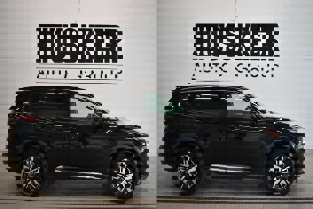 Used 2023 Nissan Rogue SL w/ SL Premium Package image 2