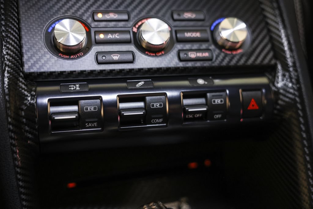 Used 2015 Nissan GT-R Black Edition AWD/4WD image 37