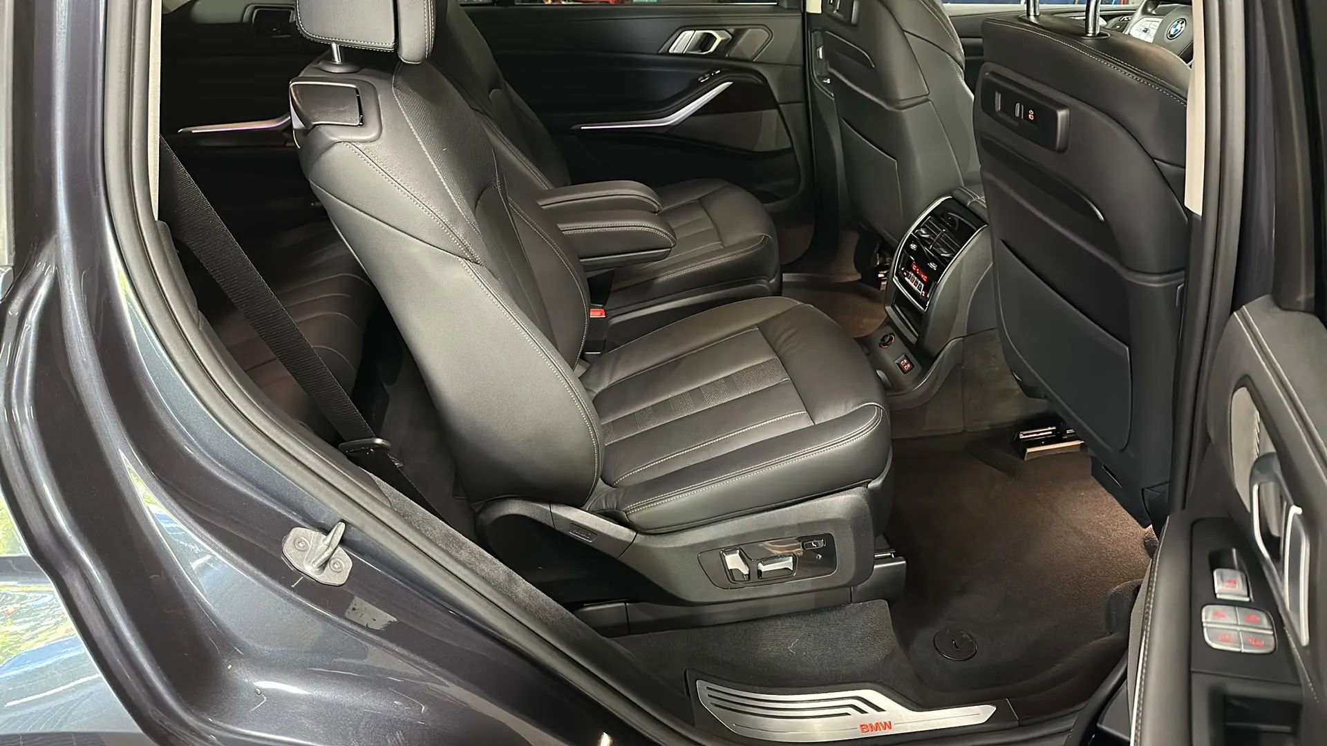 Used 2019 BMW X7 xDrive50i w/ Premium Package image 21