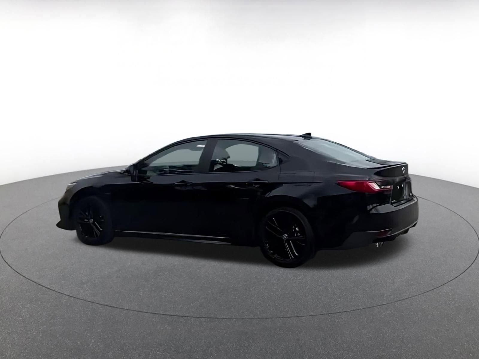 Used 2025 Toyota Camry SE image 4