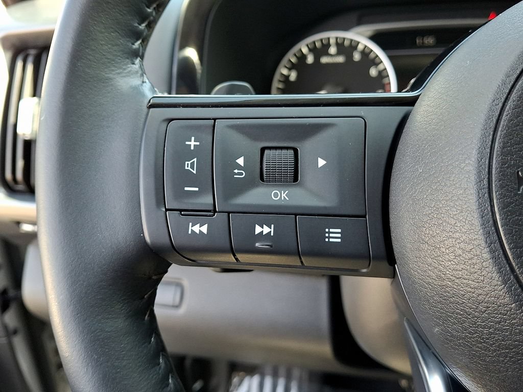 Used 2023 Nissan Pathfinder SL w/ Lighting Package (N92) AWD/4WD image 22