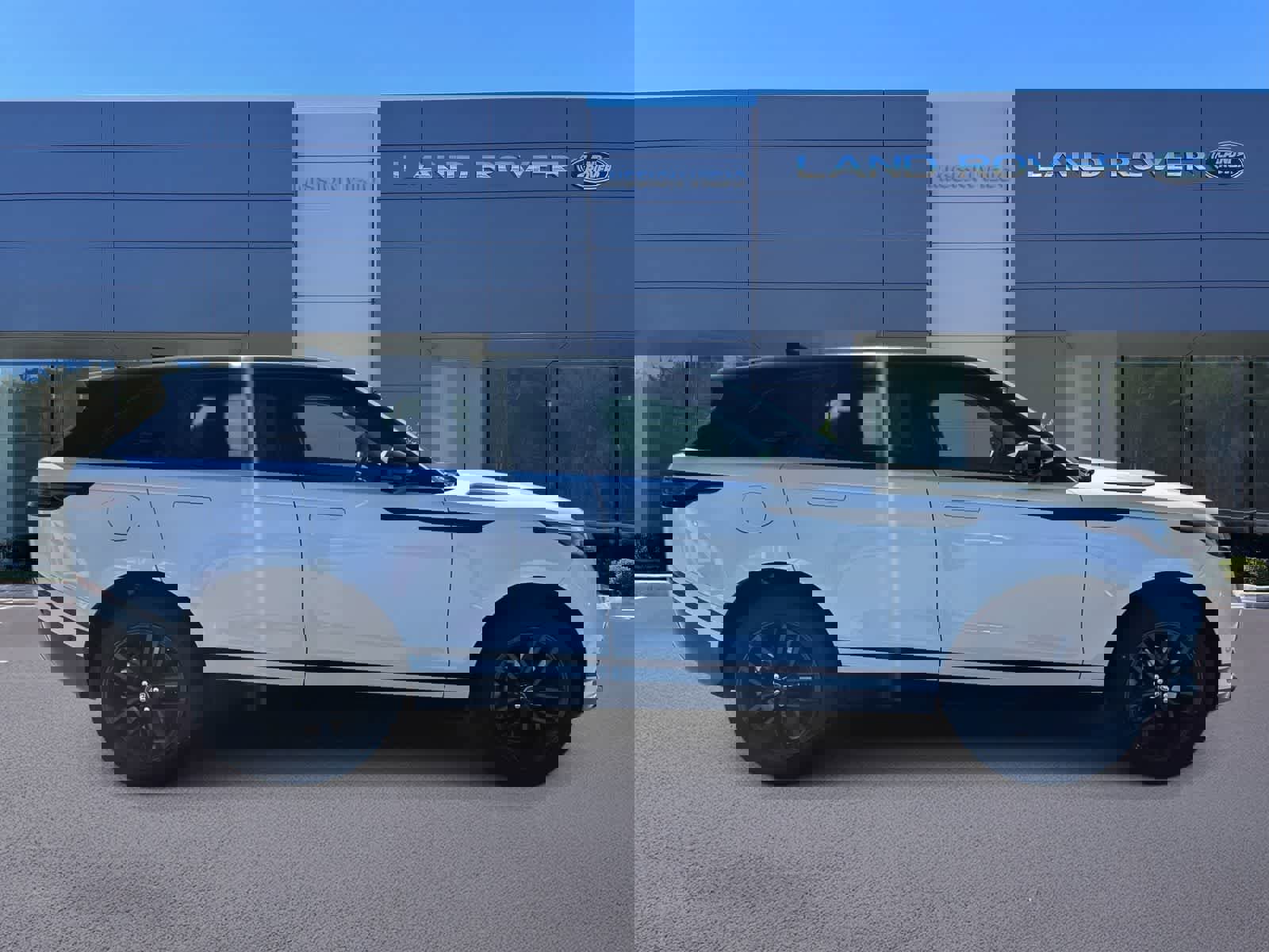 Used 2025 Land Rover Range Rover Velar Dynamic SE image 5