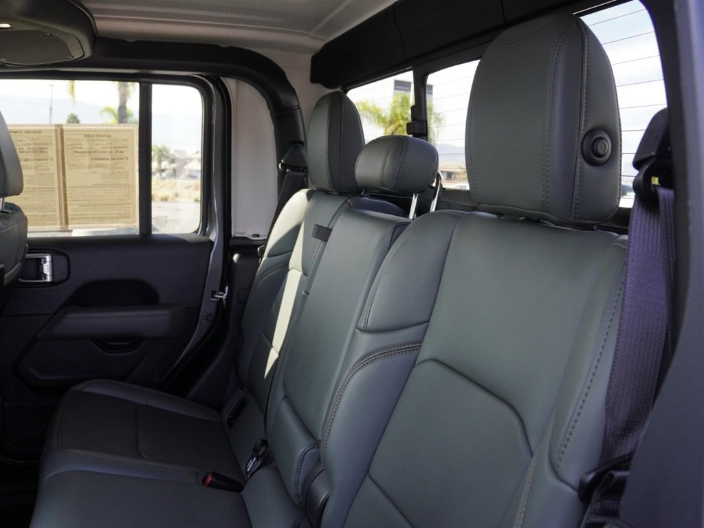Used 2024 Jeep Gladiator Mojave w/ Convenience Group image 22