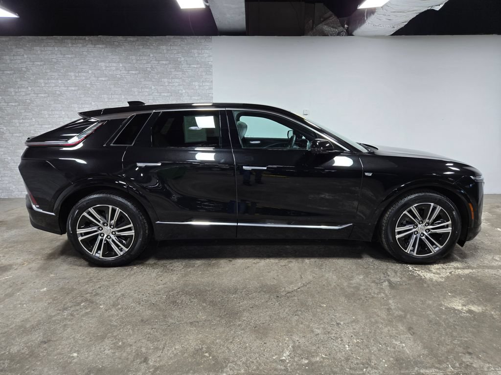 Used 2024 Cadillac Lyriq Luxury AWD/4WD image 3