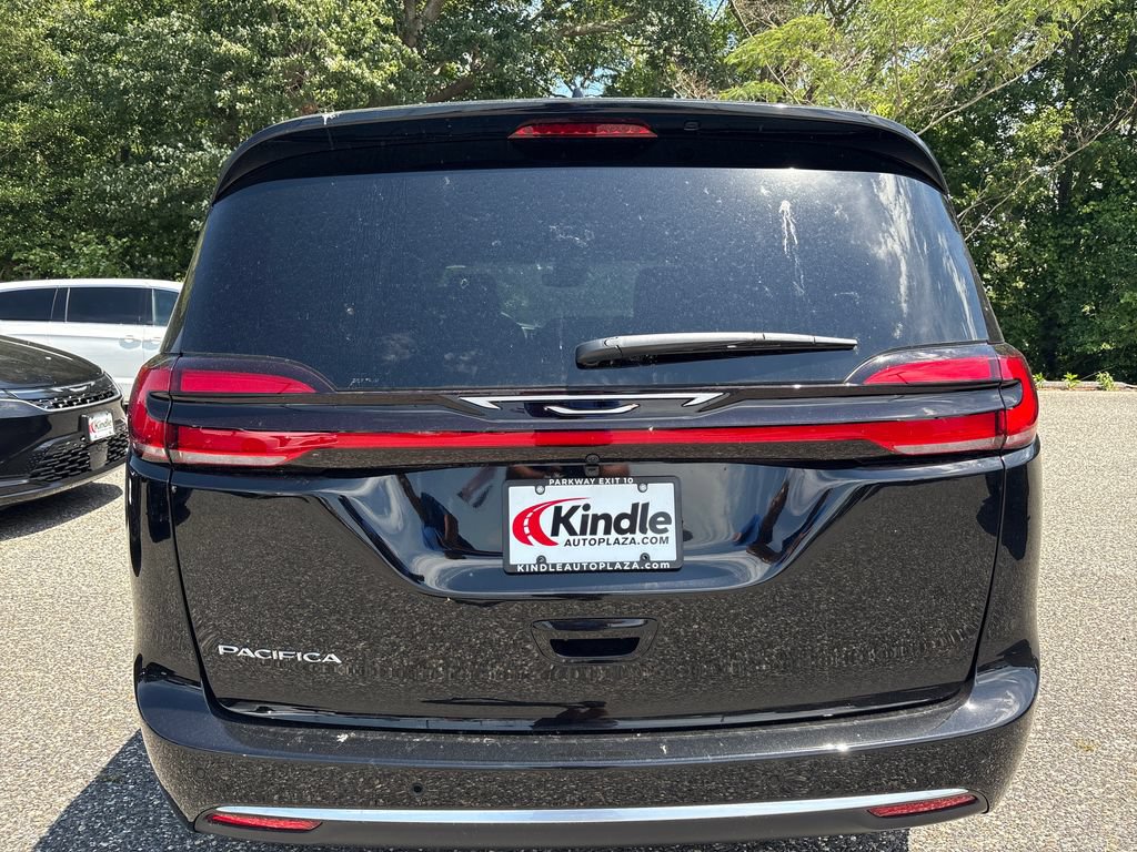 New 2027 Chrysler Pacifica Select FWD image 29
