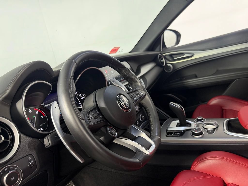 Used 2023 Alfa Romeo Stelvio Veloce AWD/4WD image 28