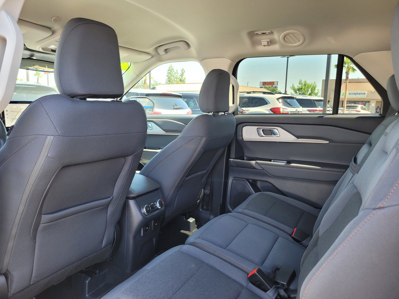 Used 2025 Ford Explorer Active RWD image 15
