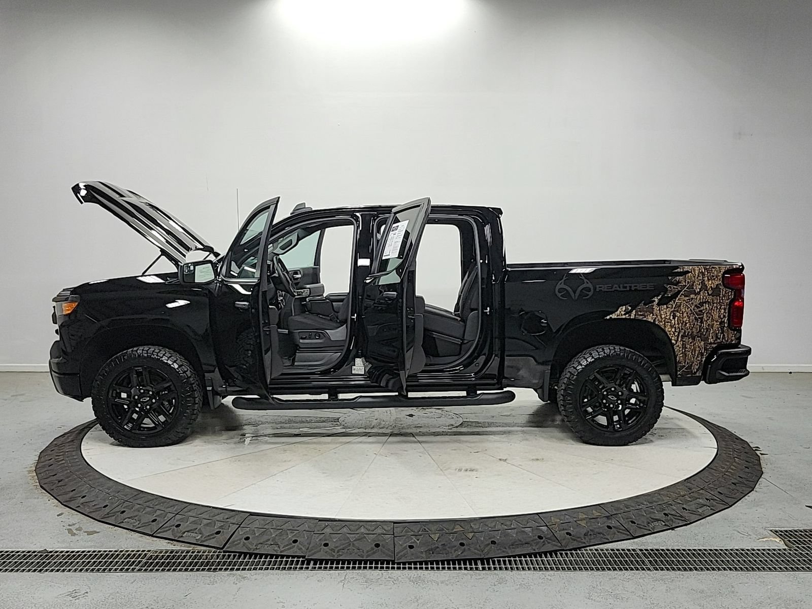 Used 2024 Chevrolet Silverado 1500 Custom Trail Boss w/ Realtree Special Edition AWD/4WD image 12