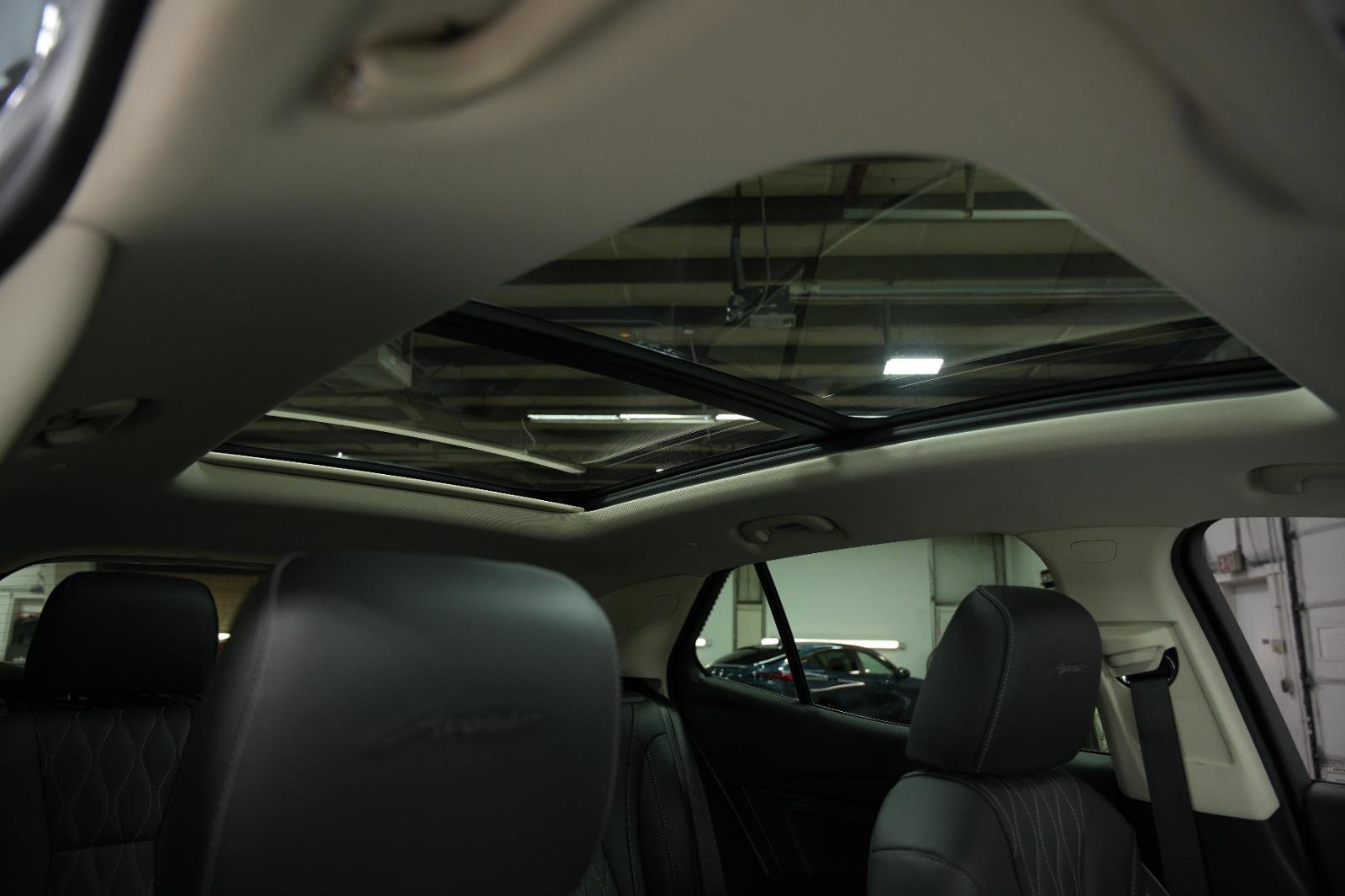 Used 2023 Buick Envision Avenir image 21