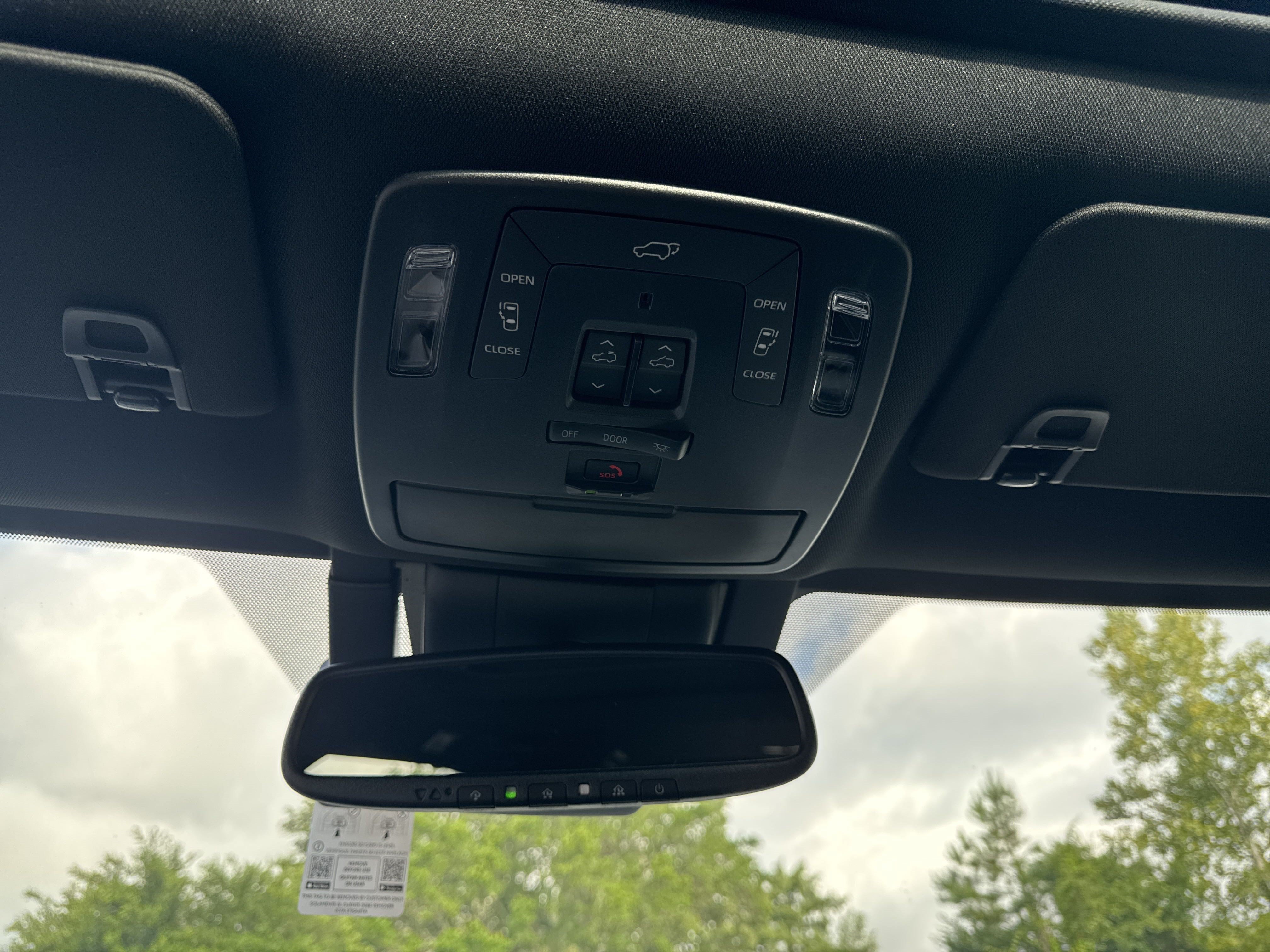 New 2025 Toyota Sienna Platinum FWD image 24