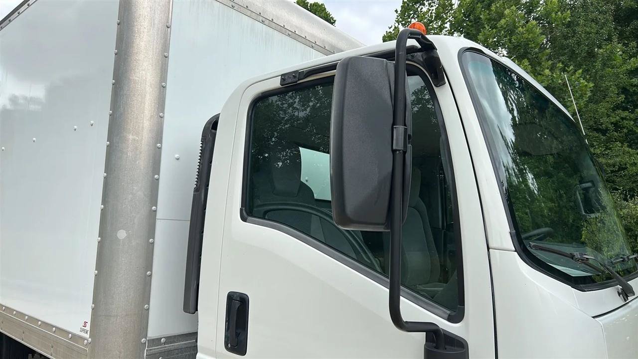 Used 2018 Isuzu NPR RWD image 4