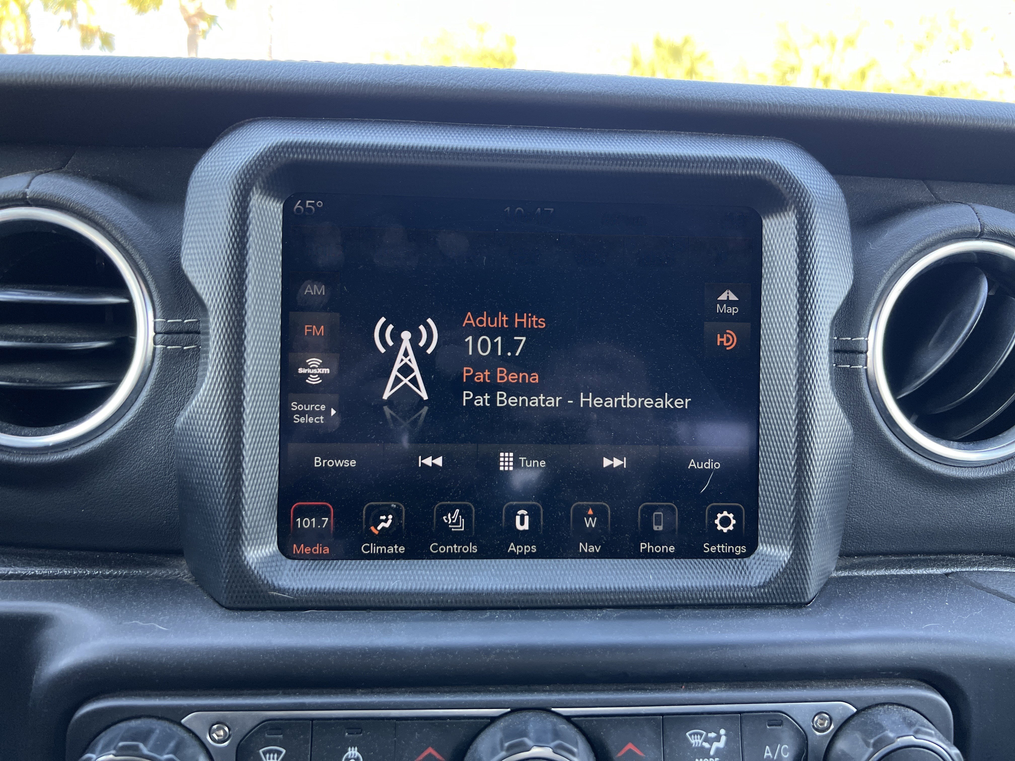 Used 2022 Jeep Wrangler Unlimited Sahara w/ Cold Weather Group image 23