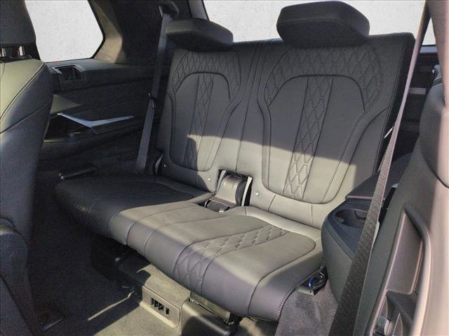 Used 2025 BMW X7 M60i image 22