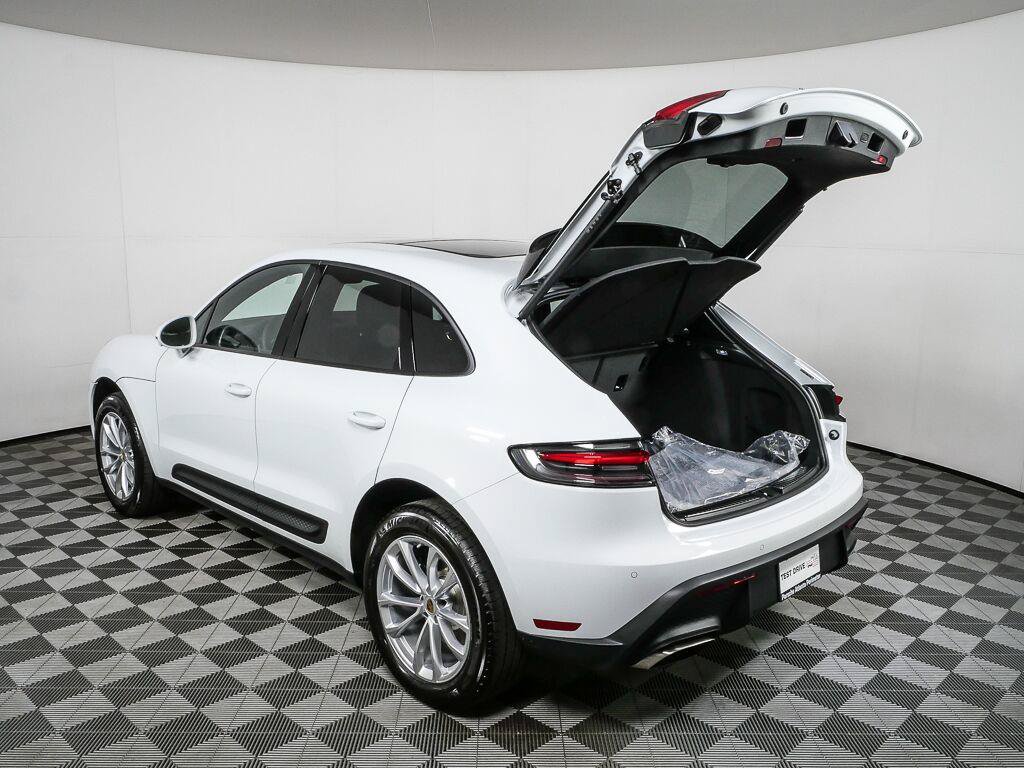 Certified 2026 Porsche Macan Turbo AWD/4WD image 35