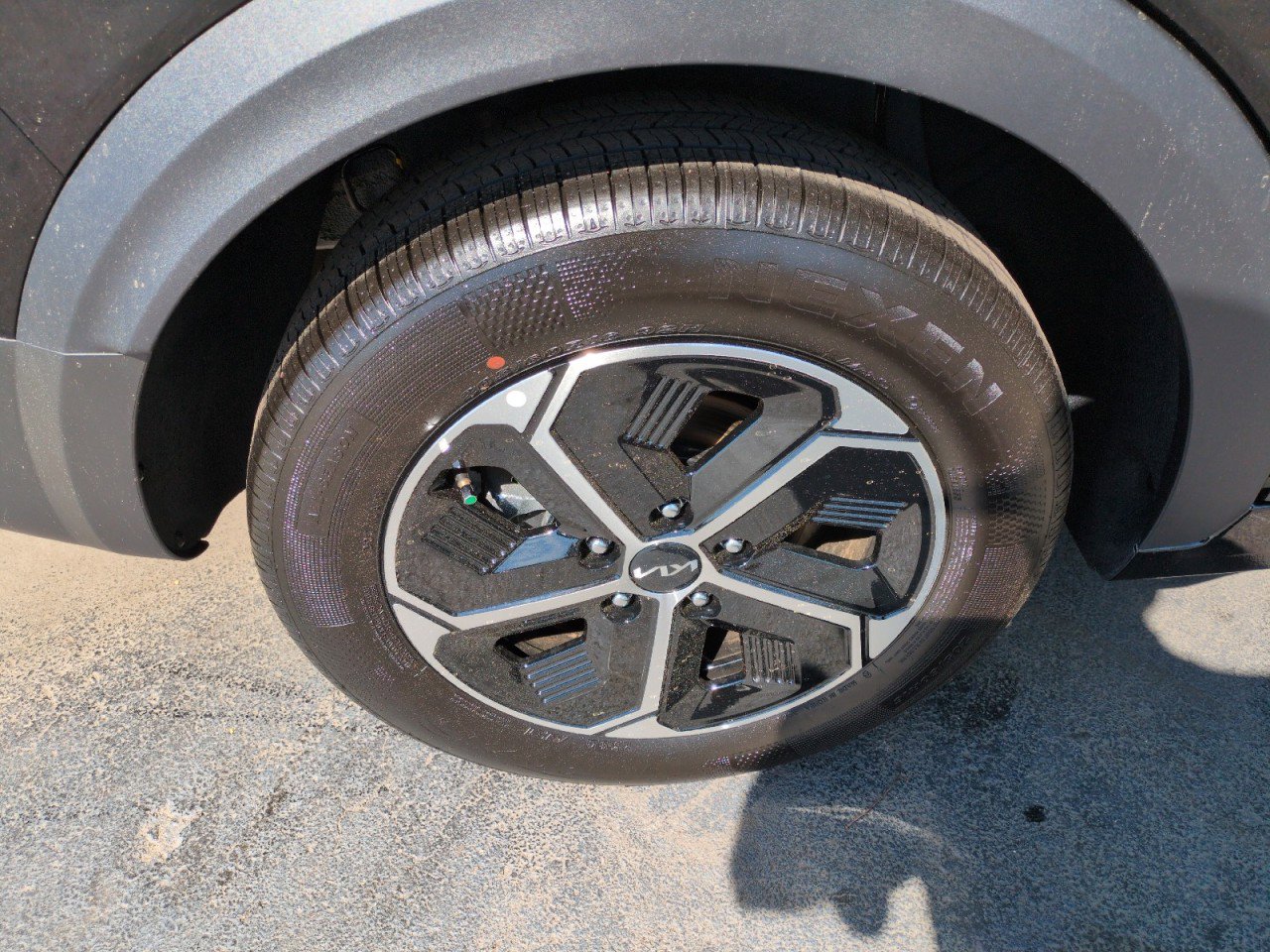 New 2026 Kia Niro EX FWD image 9