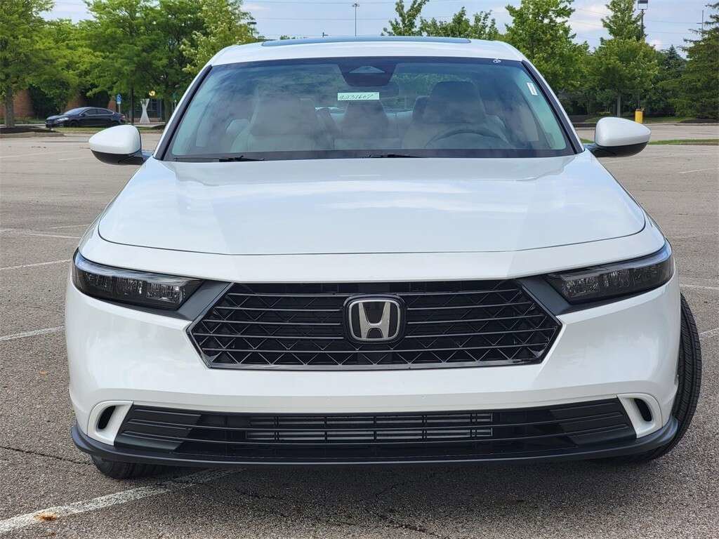 Used 2023 Honda Accord EX image 11