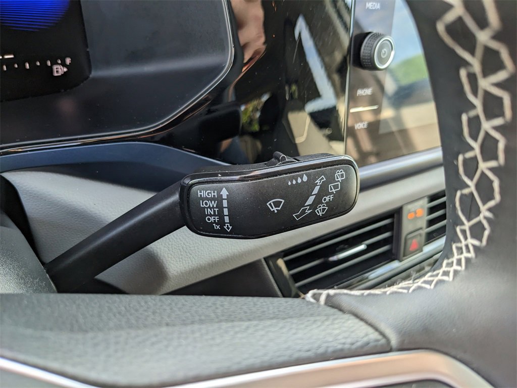 Certified 2023 Volkswagen Taos SE image 33