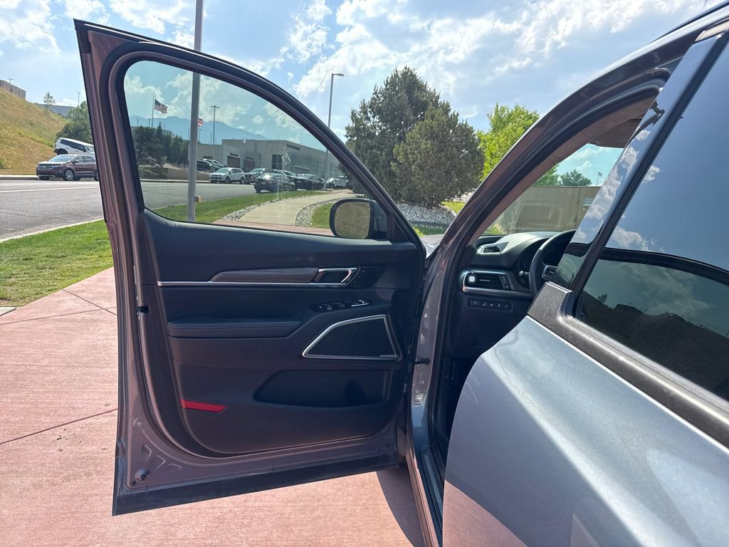 Used 2022 Kia Telluride SX w/ SX Prestige Package AWD/4WD image 11
