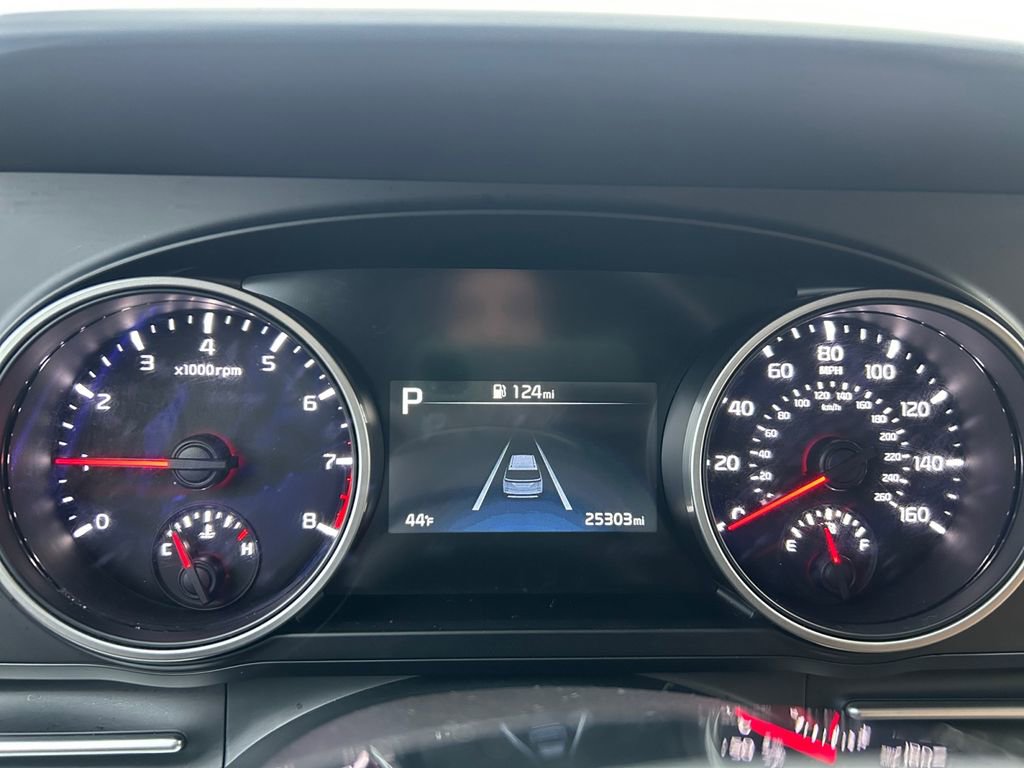 Used 2024 Kia Carnival LX image 16