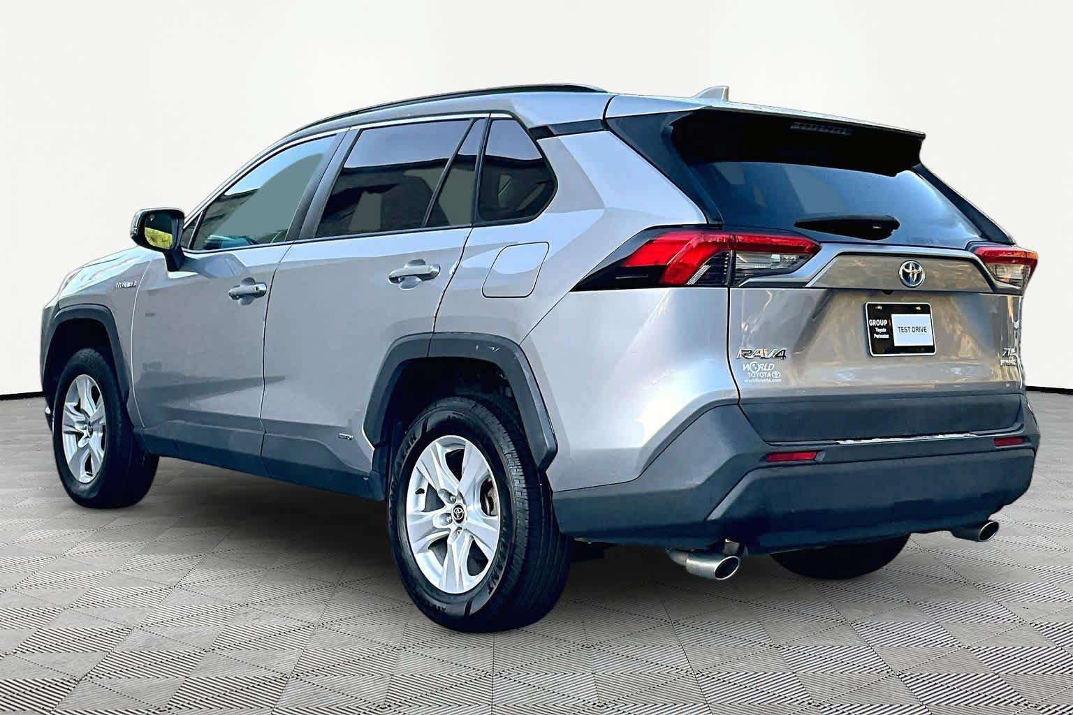 Used 2021 Toyota RAV4 XLE w/ Convenience Package AWD/4WD image 12