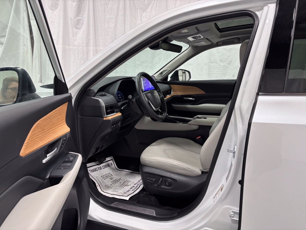 Used 2026 Toyota Grand Highlander AWD image 10