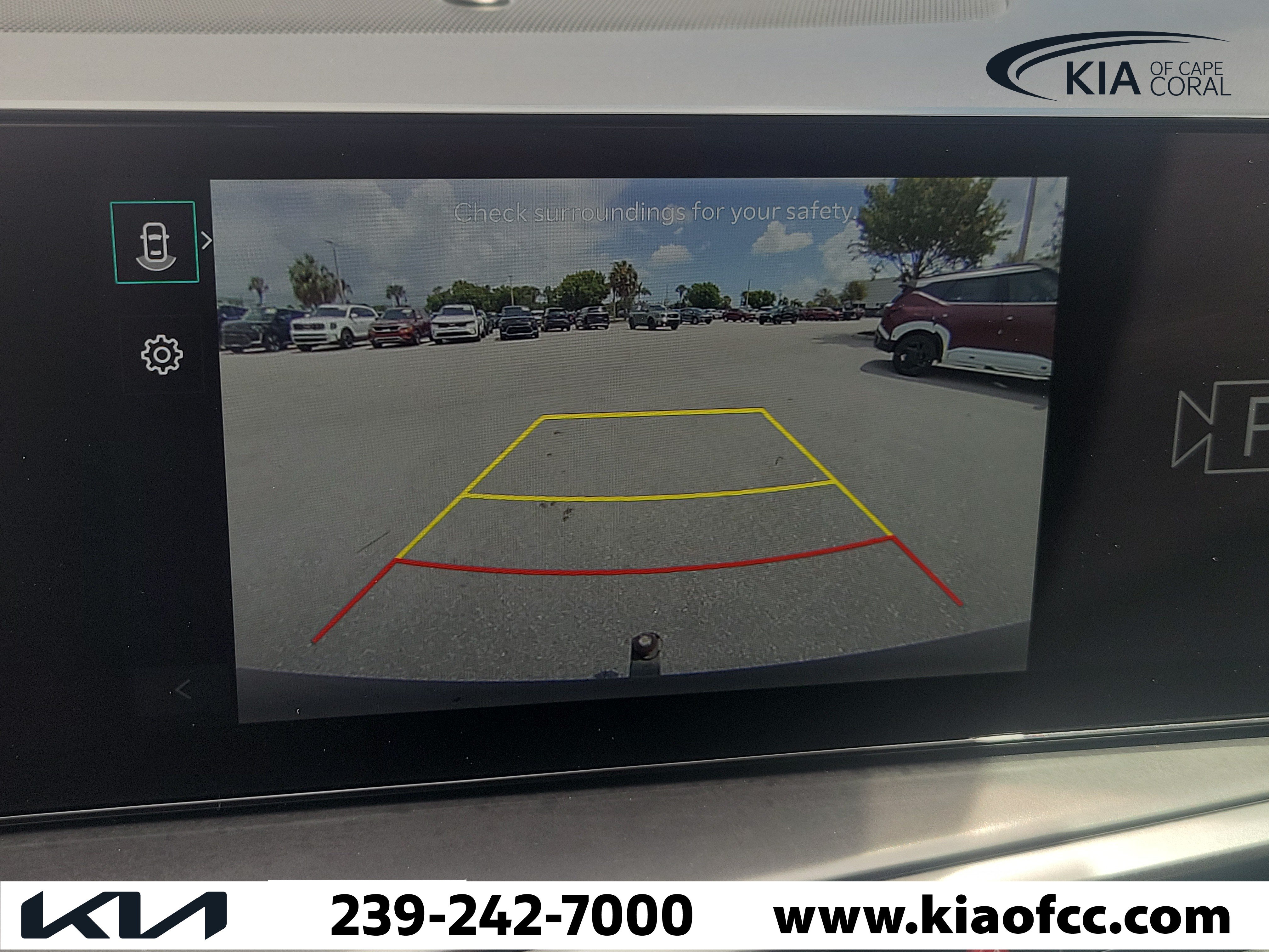 Certified 2025 Kia Sorento LX FWD image 29