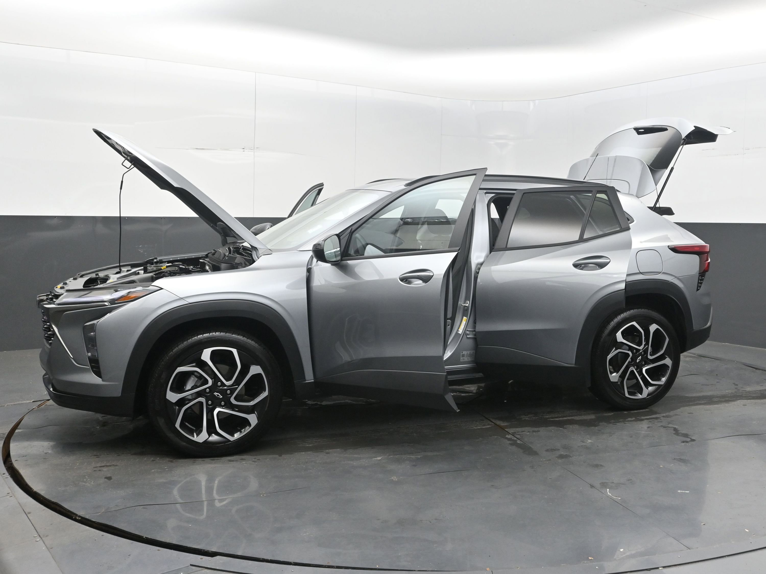 Used 2026 Chevrolet Trax RS w/ Sunroof Package FWD image 43