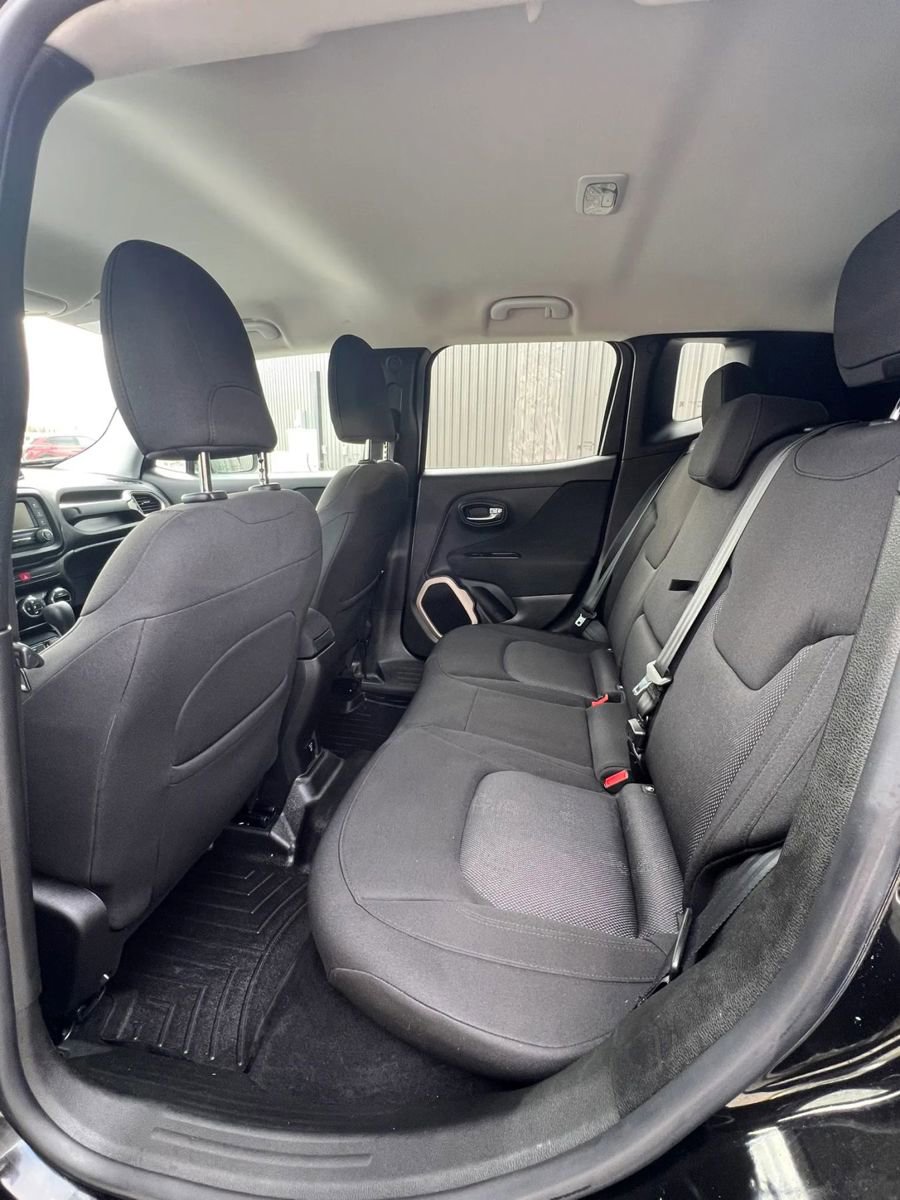 Used 2016 Jeep Renegade Latitude w/ Popular Equipment Group image 10