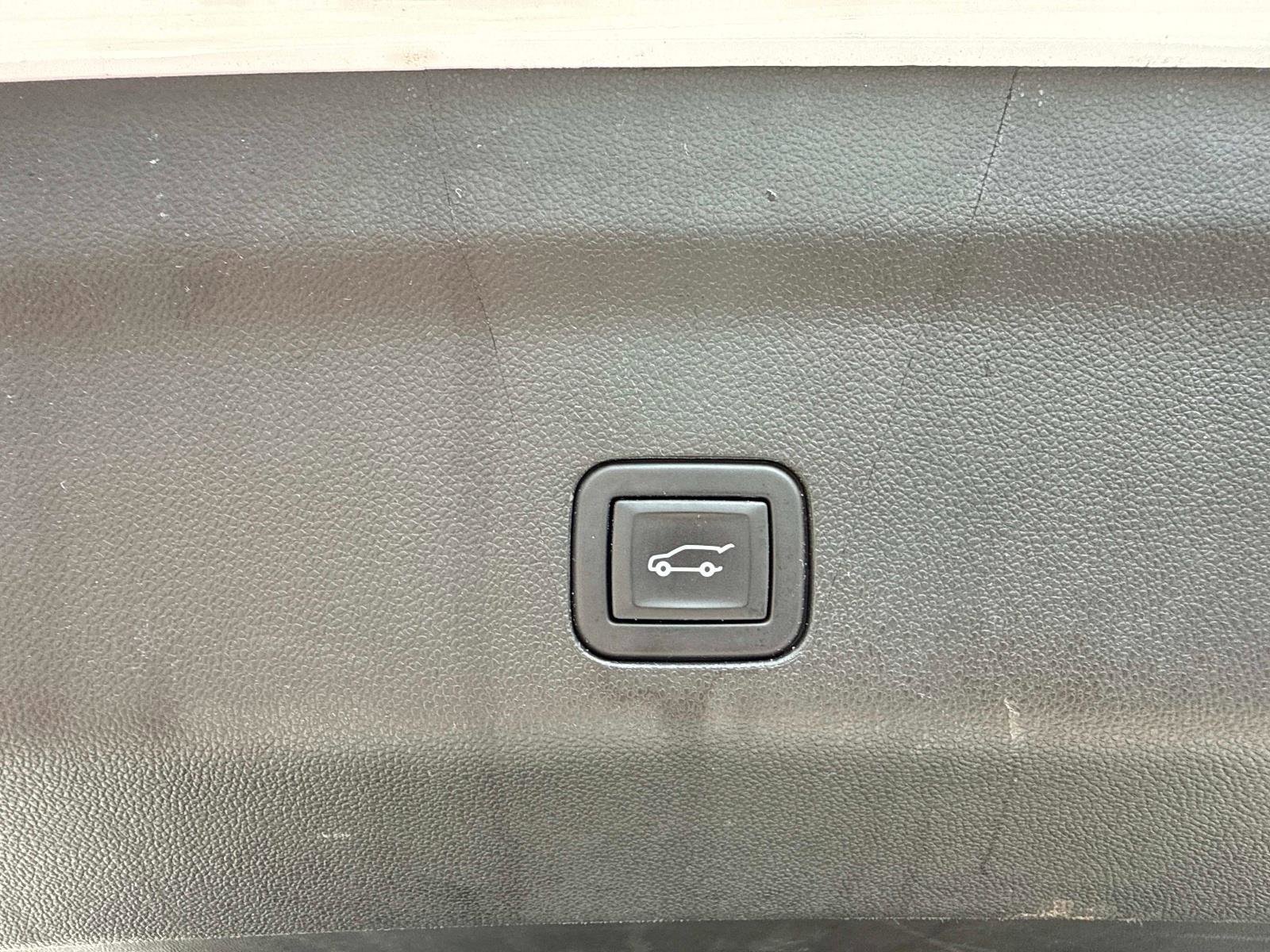 Used 2023 Chevrolet Suburban Premier image 13