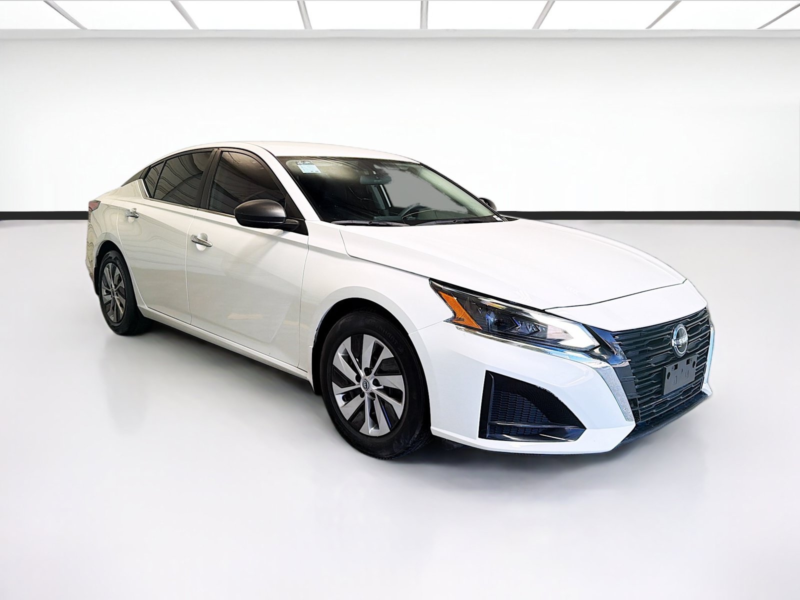 Used 2024 Nissan Altima 2.5 S FWD image 3