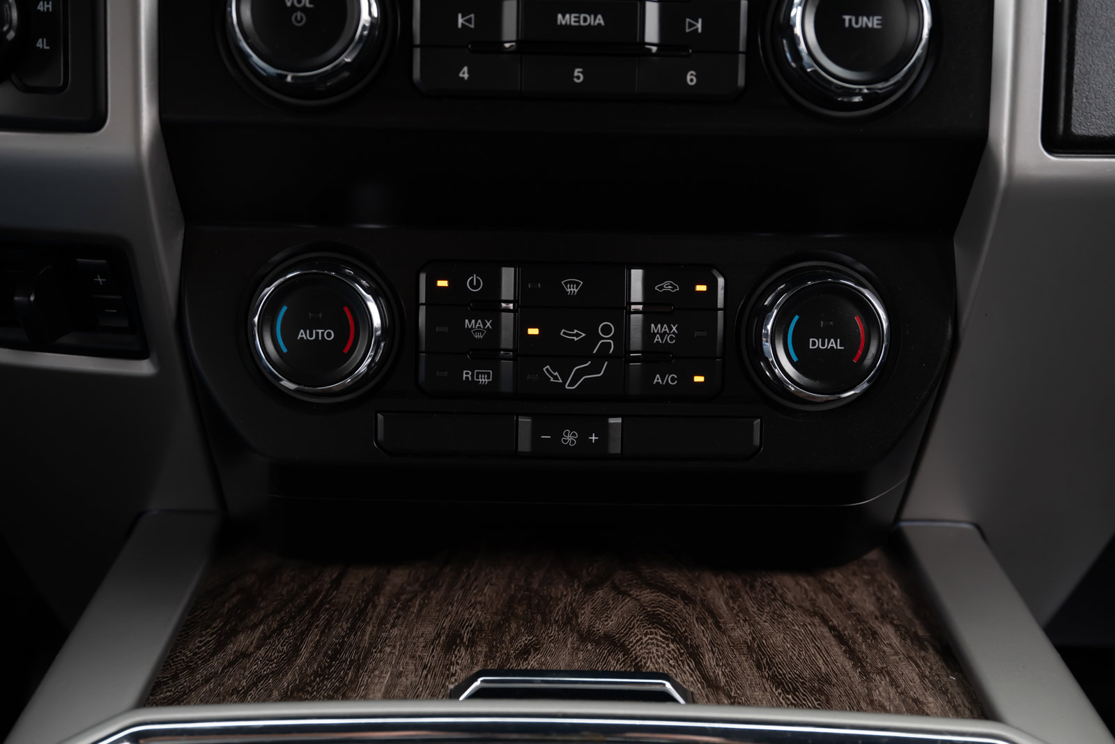 Used 2019 Ford F350 Lariat image 39