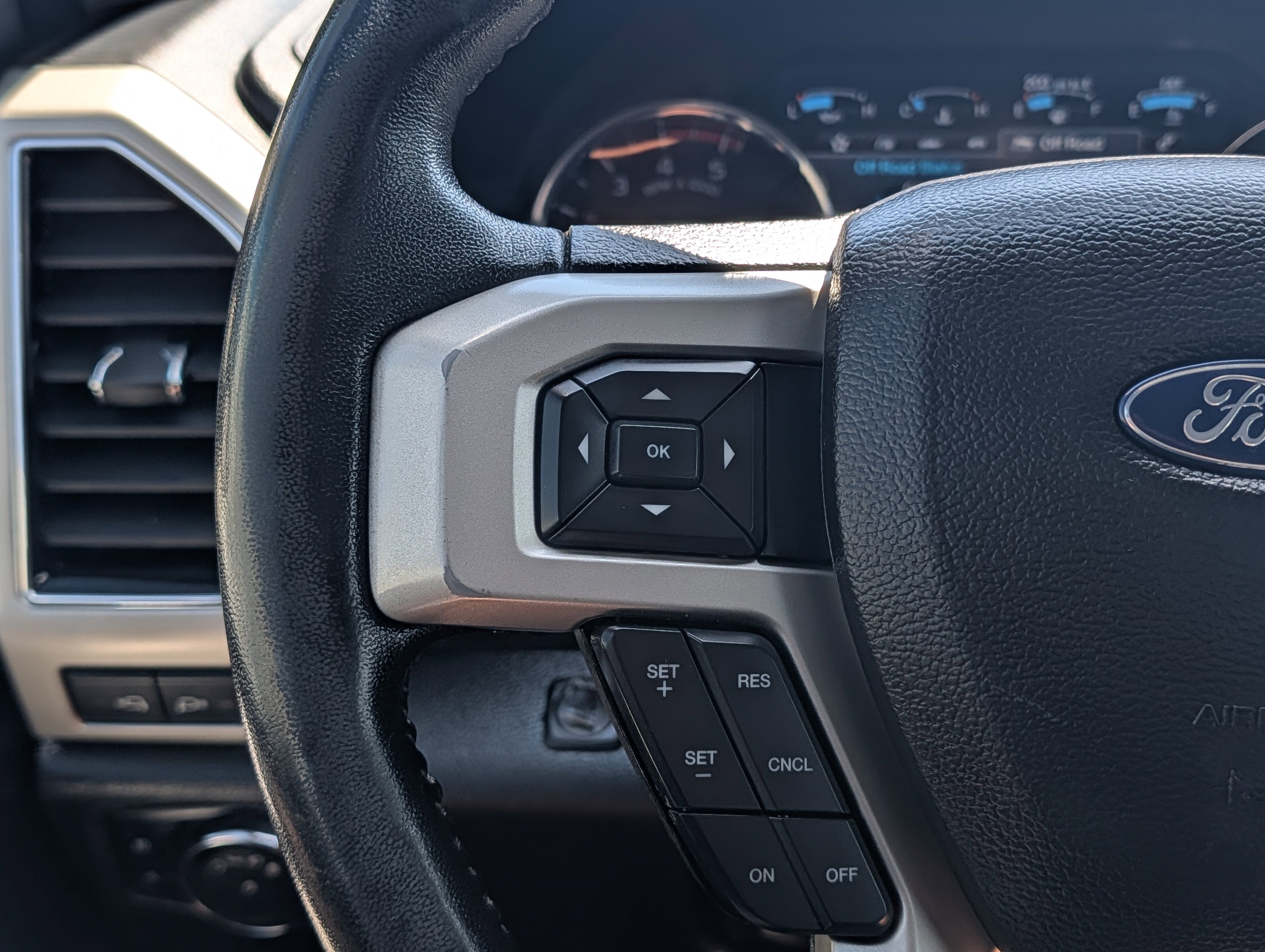 Used 2019 Ford F250 Lariat w/ Lariat Ultimate Package AWD/4WD image 30