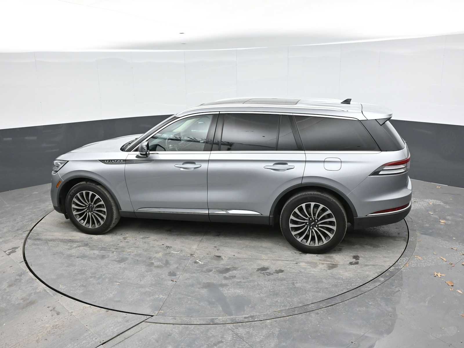 Used 2023 Lincoln Aviator AWD w/ Premium Package image 12
