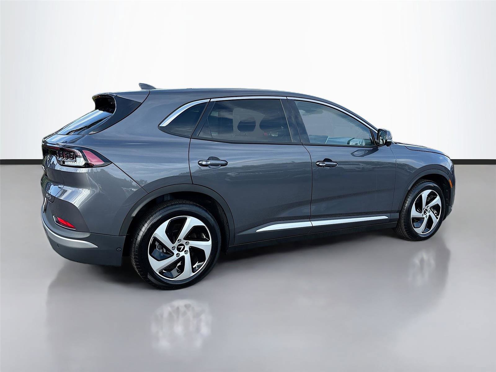New 2025 VinFast VF 8 Eco AWD/4WD image 7