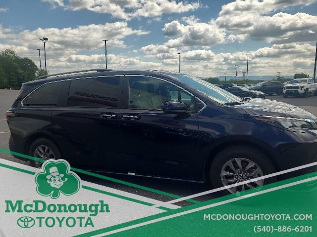 Certified 2025 Toyota Sienna XLE FWD image 5