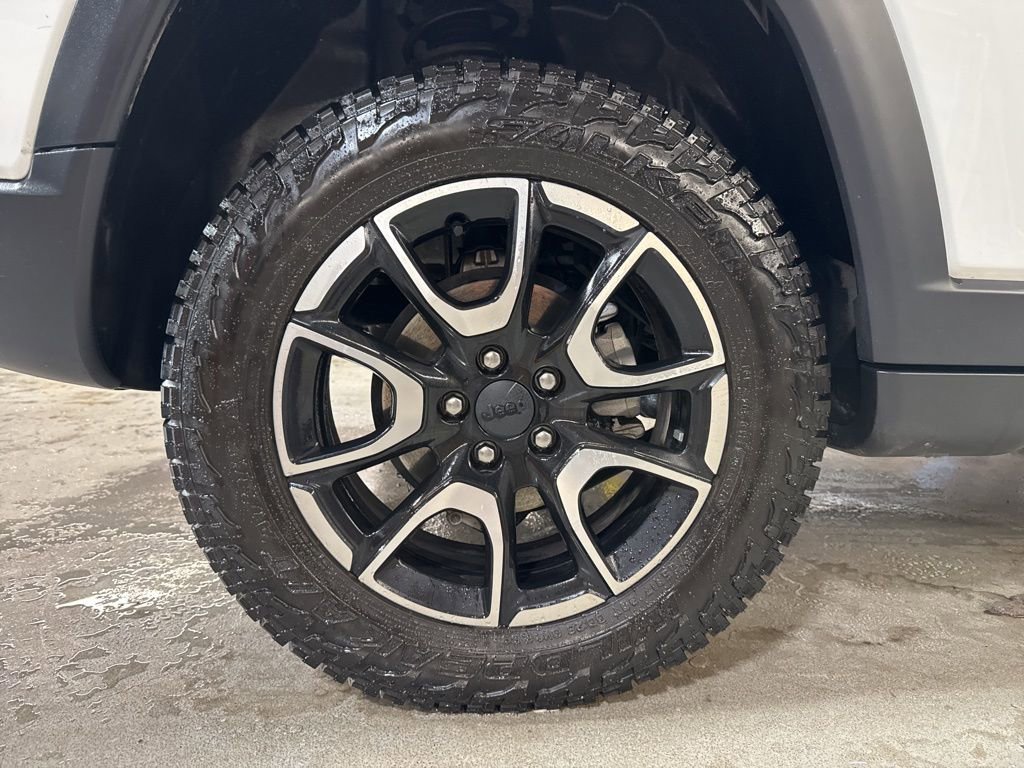 Used 2024 Jeep Compass Trailhawk w/ Trailhawk Convenience Group image 27