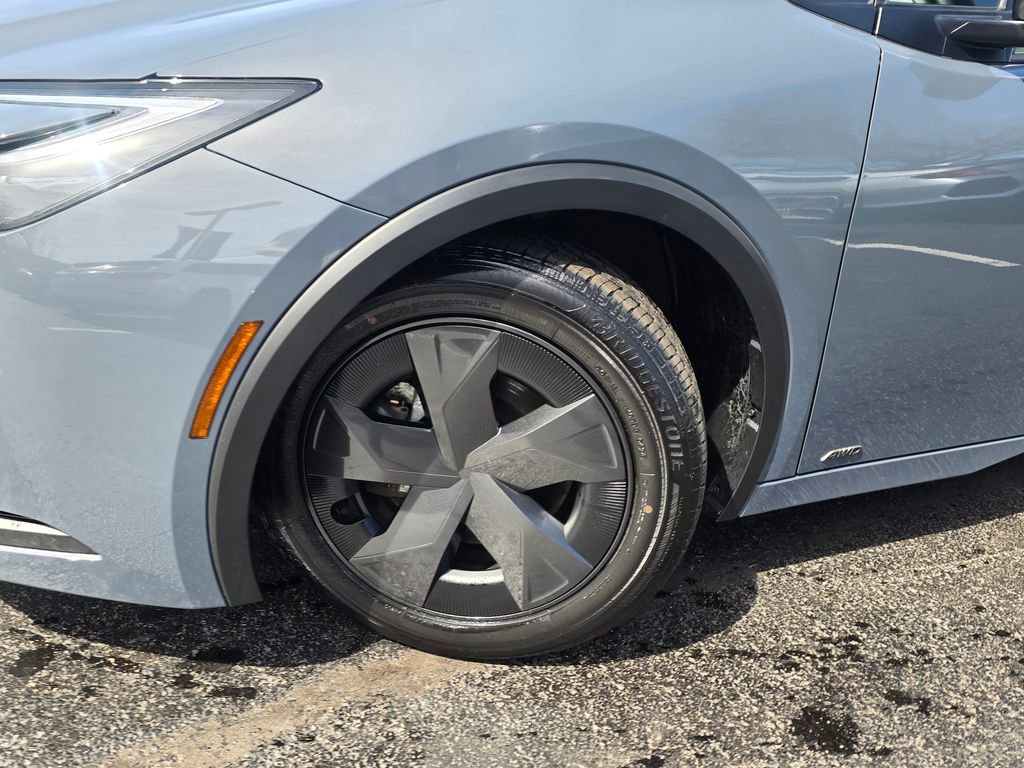 Used 2024 Toyota Prius LE AWD/4WD image 2