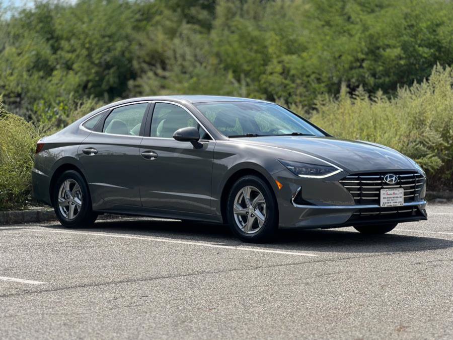 Used 2023 Hyundai Sonata SE w/ Preferred Accessory Package image 2