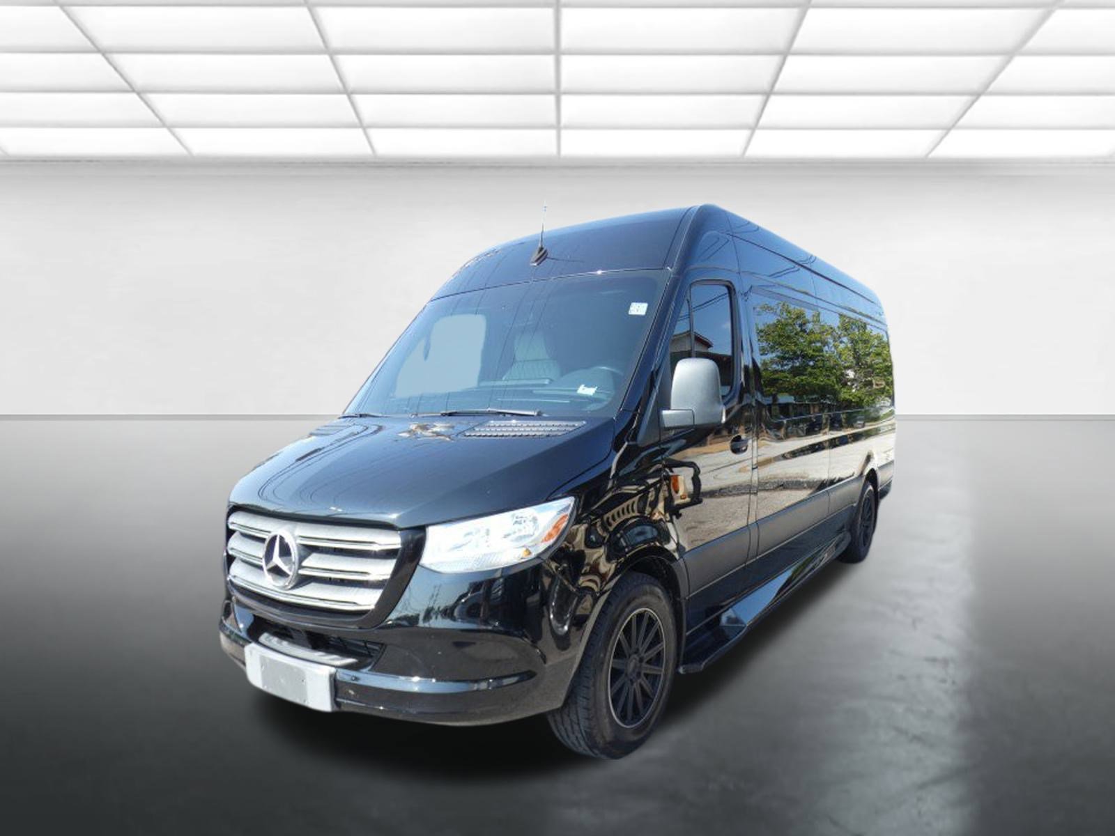 Used 2019 Mercedes-Benz Sprinter 170 image 2