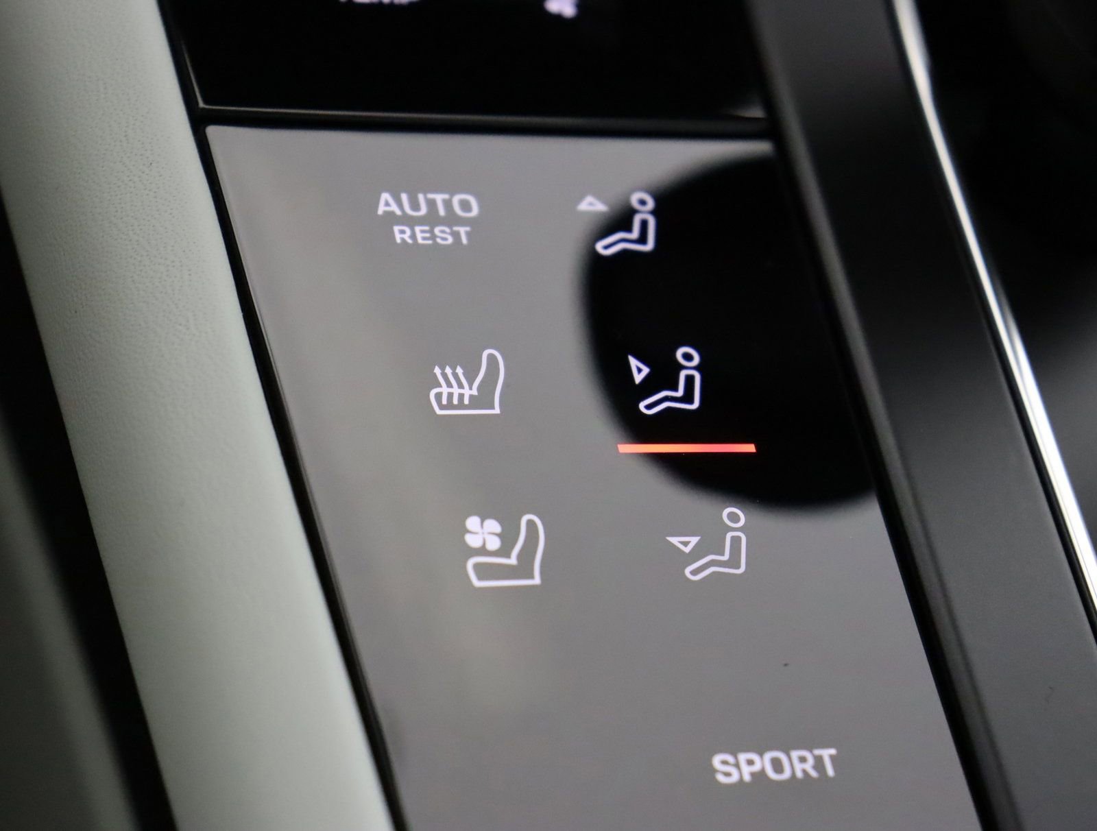 Used 2025 Porsche Macan image 39