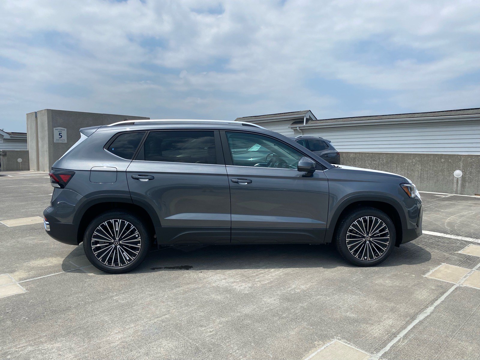 New 2026 Volkswagen Taos SE FWD image 2