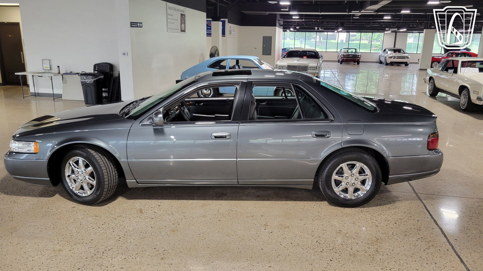 Used 2004 Cadillac Seville SLS w/ Preferred Equipment Group FWD image 24
