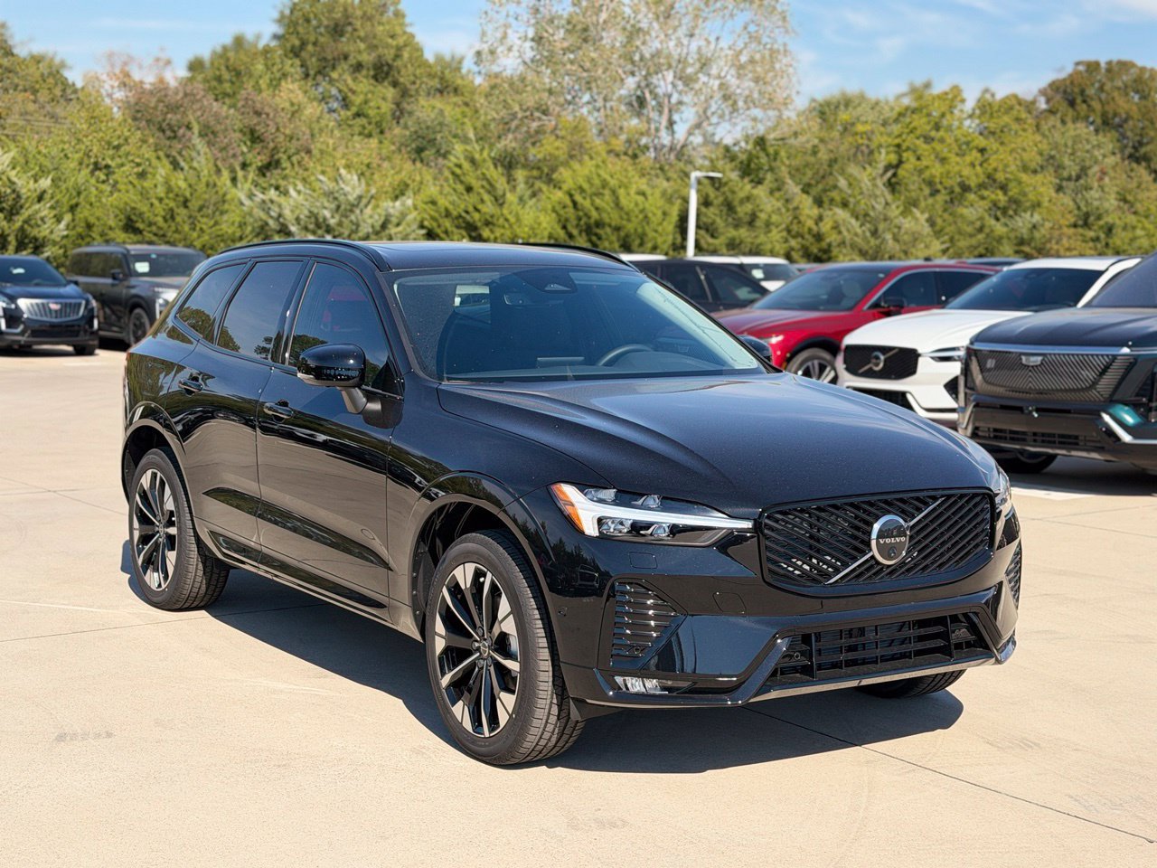 New 2027 Volvo XC60 B5 Plus AWD/4WD image 3